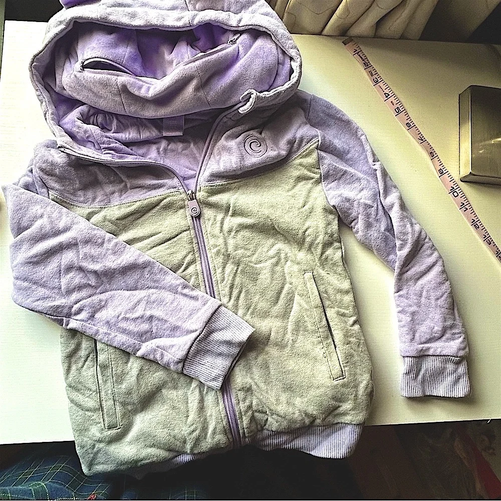 Good condition Lavender and gray packable jacket /Plush Seal kid size 8